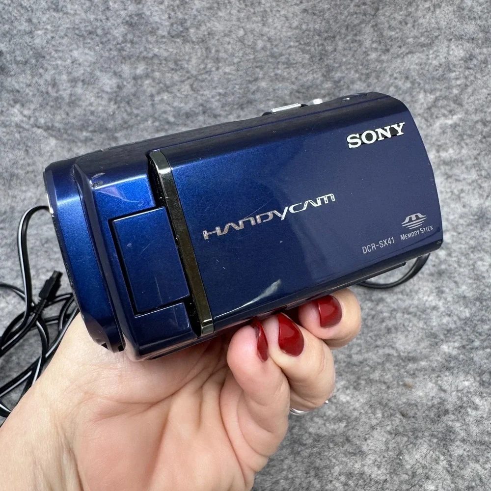 Sony Blue Camcorder Handycam DCR-SX41 8GB of Internal Memory TESTED